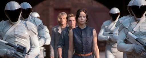 “The Hunger Games: Catching Fire” Review: Jennifer Lawrence Shines In Exciting But Subdued Sequel