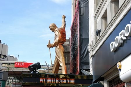 WE WILL ROCK YOU!
